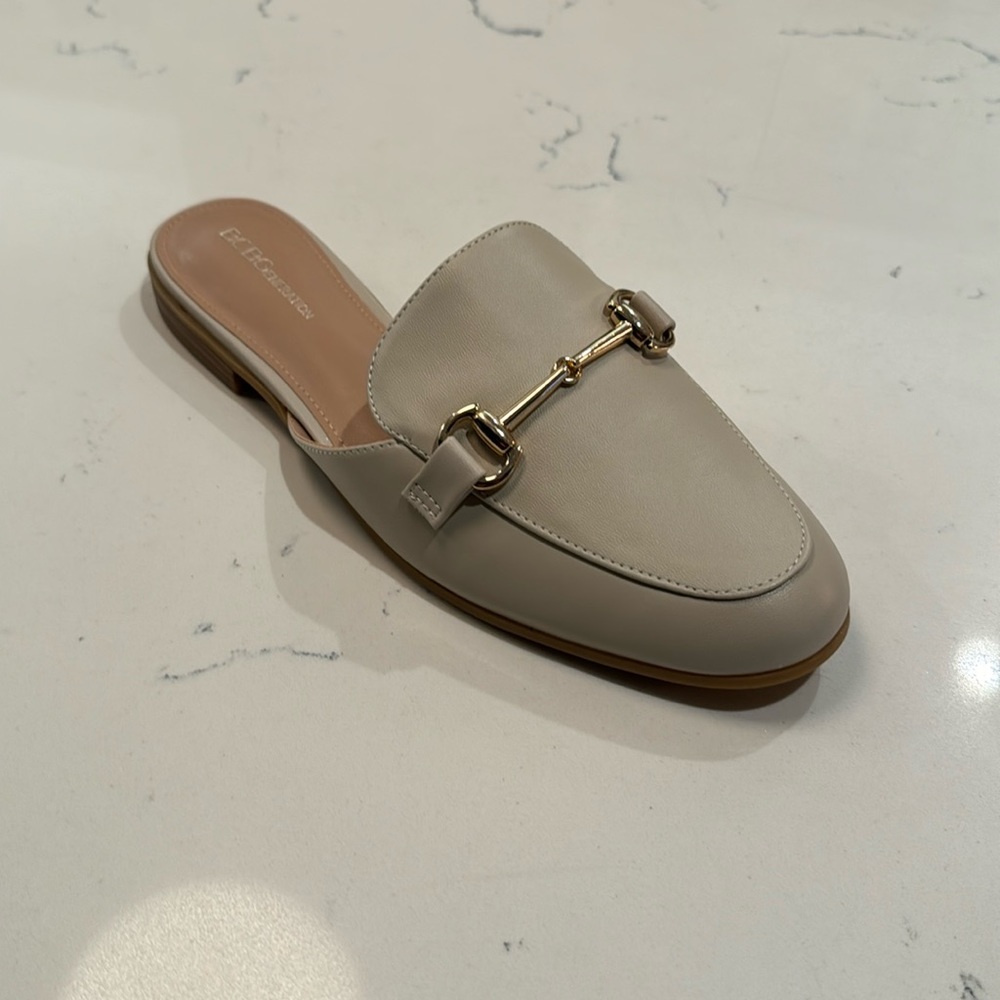 BCBGeneration shoes cream color size 9